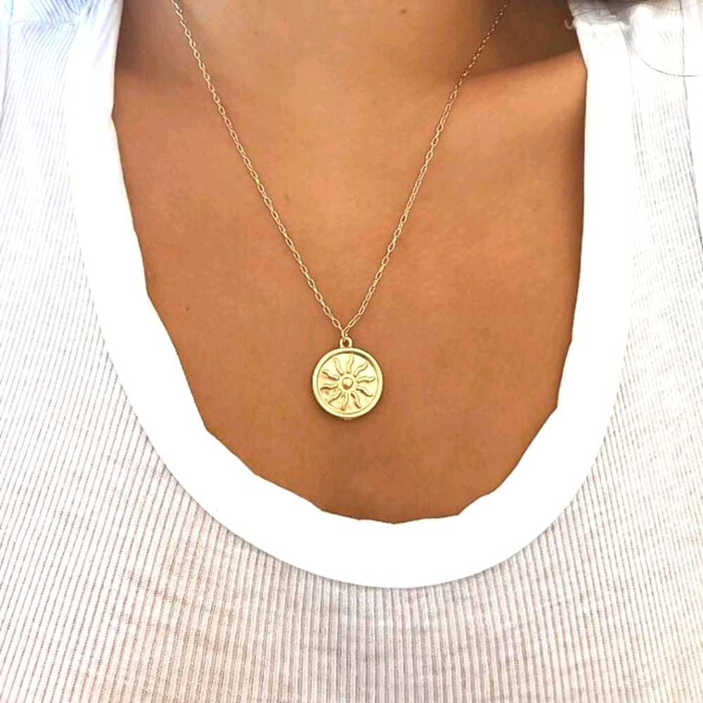 *NWT* Songbird Gold Sunray Coin Pendant Necklace